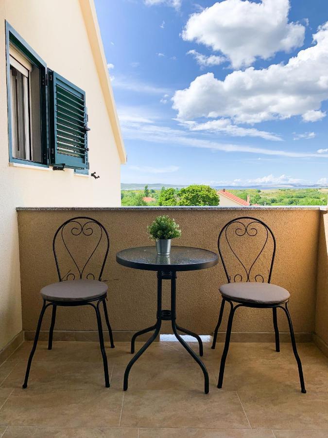 Apartmani Carnizza Ražanac Exterior foto
