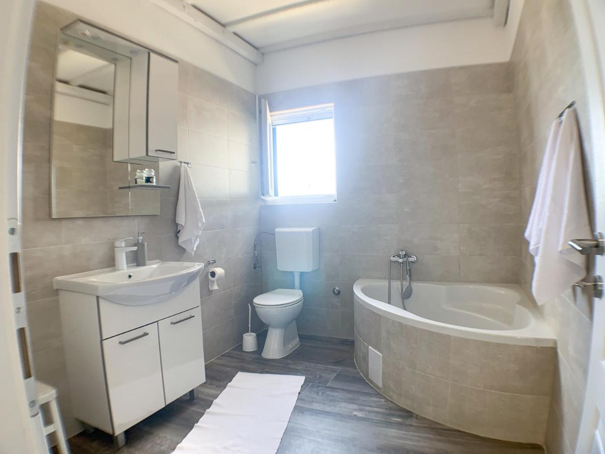 Apartmani Carnizza Ražanac Exterior foto